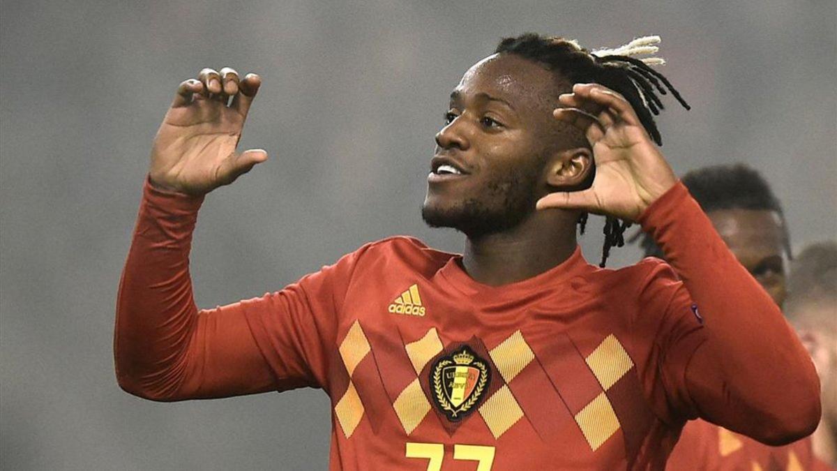 Batshuayi celebrando sus goles