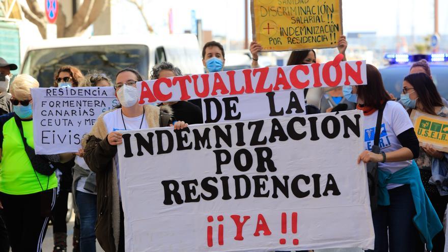 Manifestación de sanitarios por el plus de residencia en Ibiza