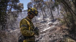 Els bombers confien a estabilitzar avui el gran incendi de Sentmenat