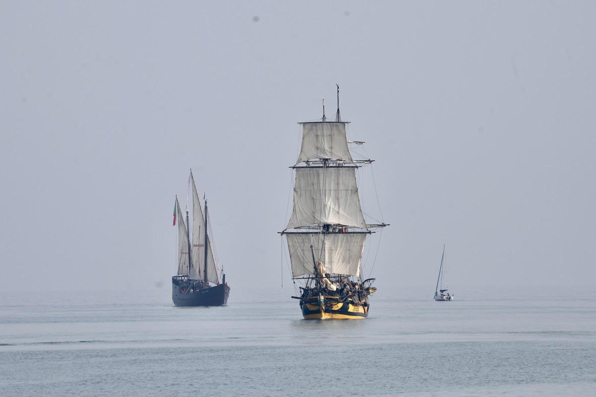 Así ha sido la llegada de los barcos de Escala a Castelló al Grau