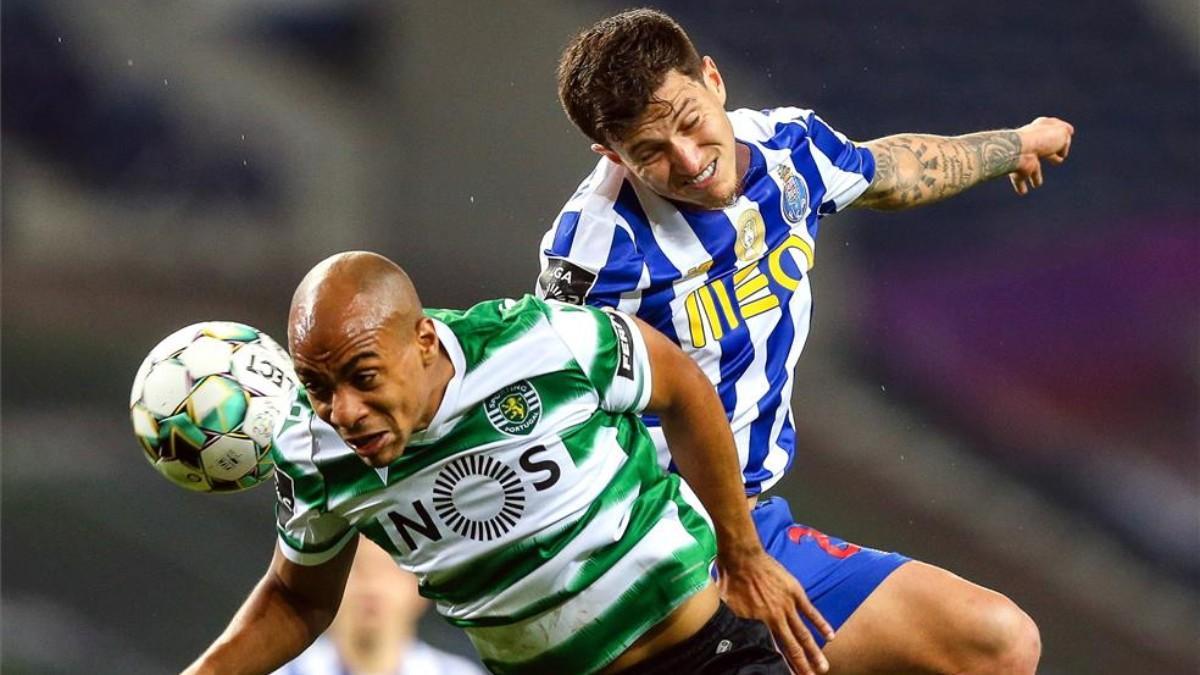 Otavio y Joao Mario durante un lance del partido