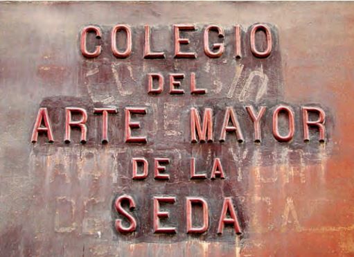 Los rótulos artesanales se resisten al olvido