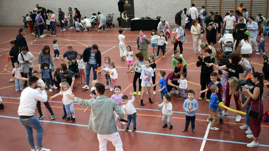 Un momento del festival desarrollado en el pabellón municipal de Baño.