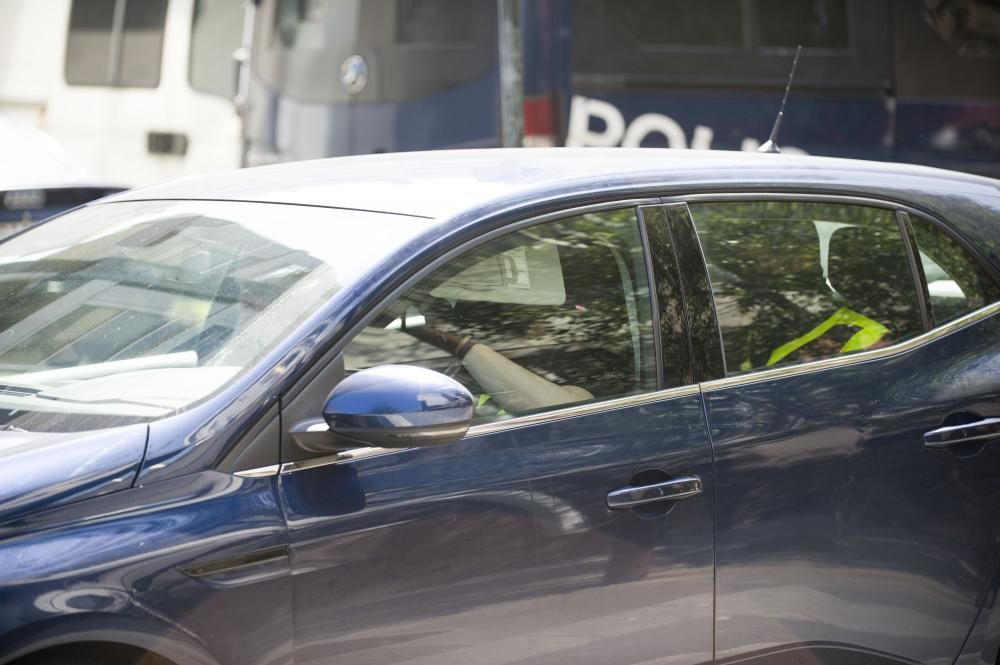 Amplio despliegue policial con varias unidades de la Policía Nacional y rastreo aéreo en helicóptero para registrar una docena de viviendas en el barrio de Monte Alto