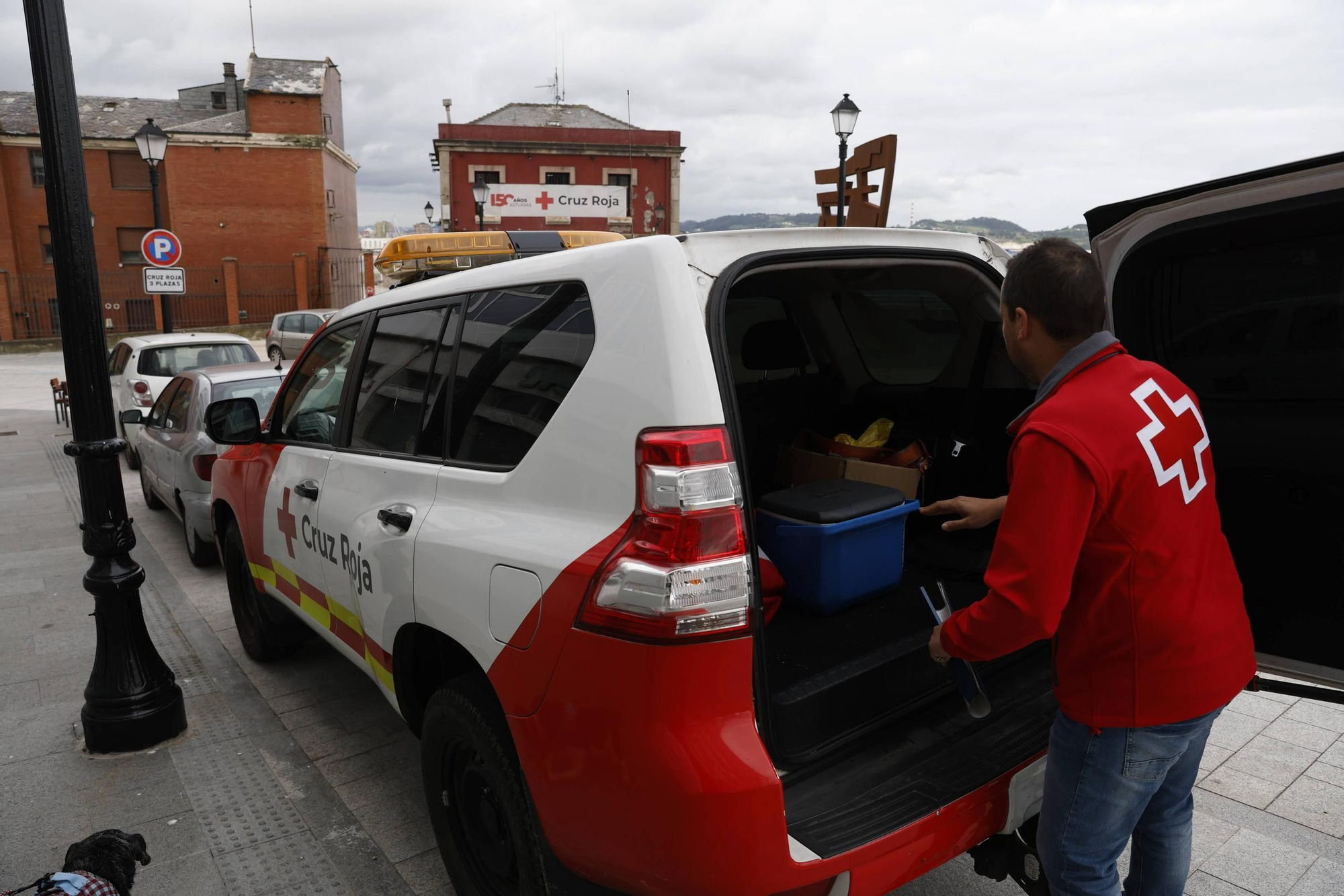 Así se controla la calidad del mar en Gijón durante la temporada de baños (en imágenes)