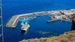 Intervenidas 850 equipaciones deportivas falsificadas en puerto de Agaete