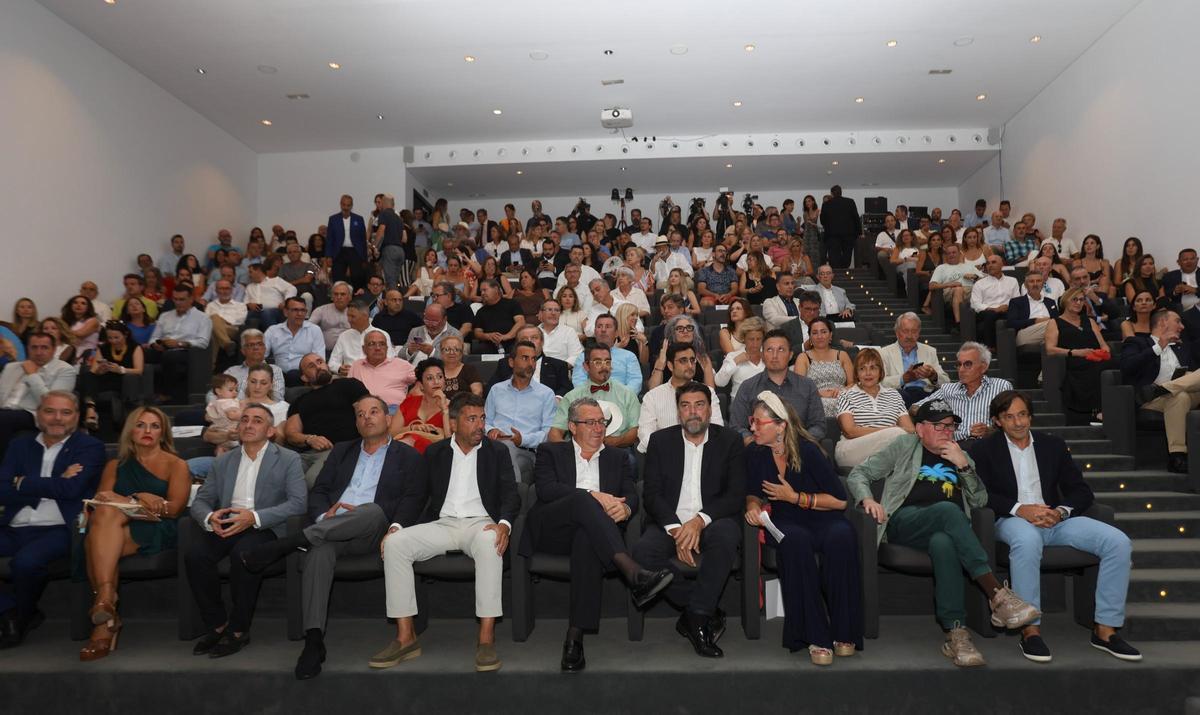 Asistentes al acto de presentación en el ADDA