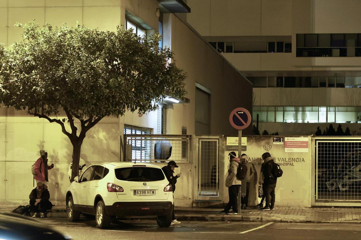 La ola de frío está dejando en la ciudad de València temperaturas inéditas, por lo que el ayuntamiento hay dispuesto un plan especial para dar cobijo a las personas sin hogar