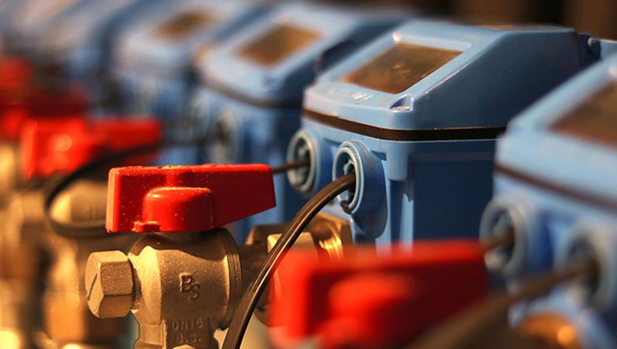 Contadores de agua en un edificio de Málaga.