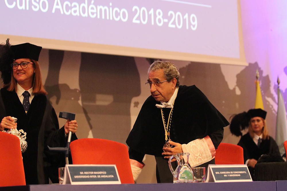 El rector de la Universidad de Málaga (UMA), José Ángel Narváez, defiende el valor de la universidad pública en la apertura del curso académico.