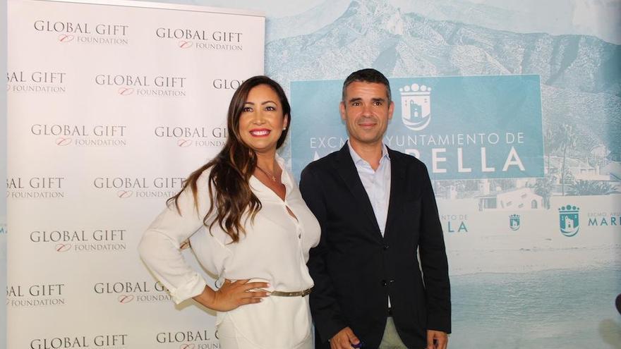 María Bravo y el alcalde de Marbella, José Bernal, presentaron la gala.