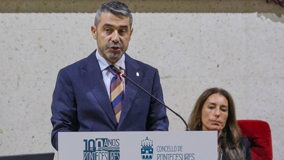 Juan Manuel Vidal Seage e a alcaldesa Maite Tocino.