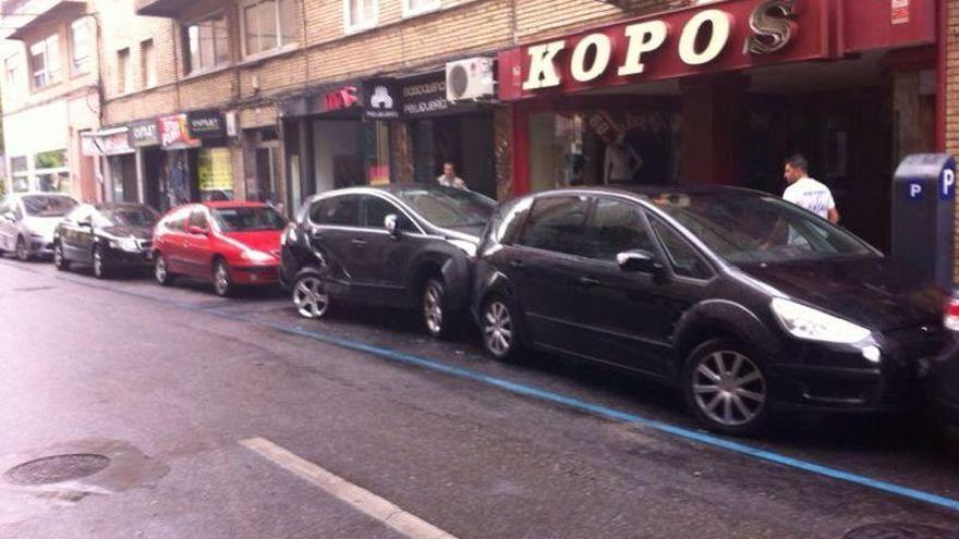 Un conductor ebrio colisiona contra tres coches en Magistral Romero