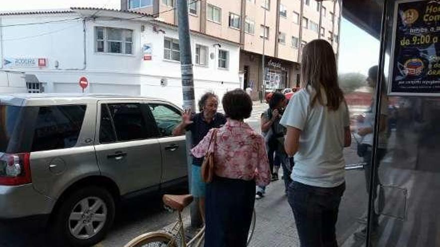 Un momento del rodaje, ayer, en el centro de Cangas. // S. Álvarez