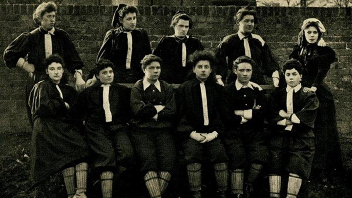 El equipo que fundó Nettie Honeyball, el British Ladies Football Club, en 1894.