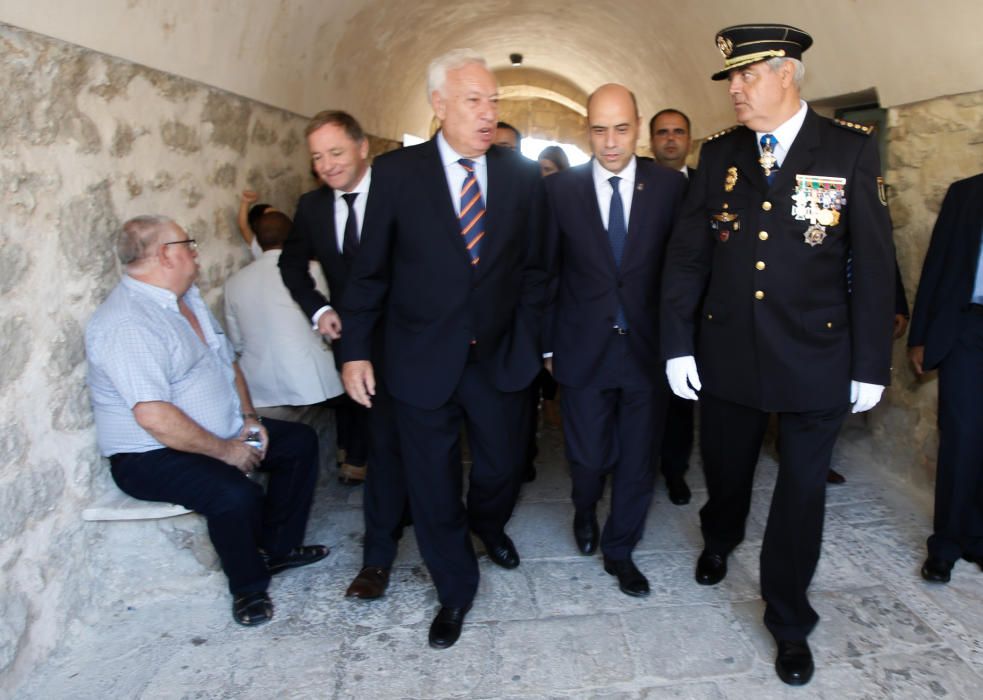 Un momento del acto de la Policía en el Castillo de Santa Bárbara.