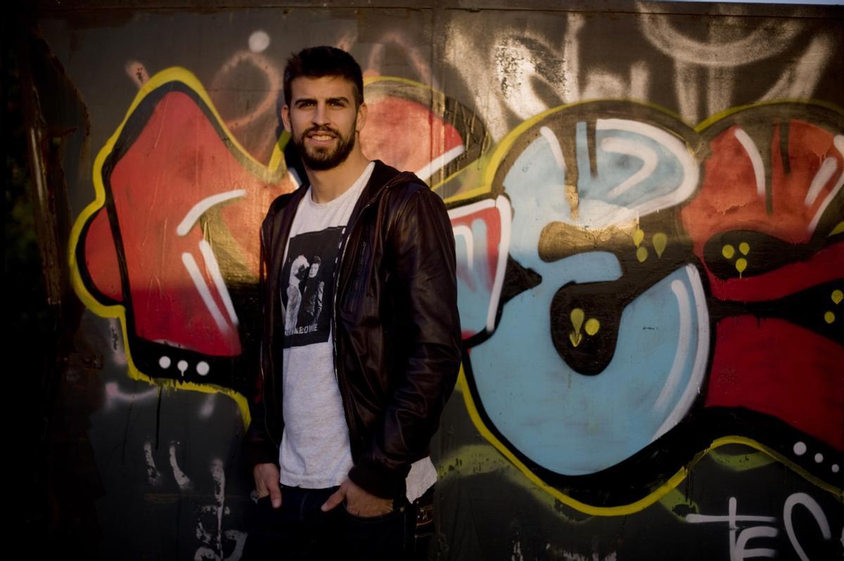 Gerard Piqué, posa para una entrevista con El Periódico en los alrededores de la Ciutat Esportiva Joan Gamper, en noviembre de 2012.