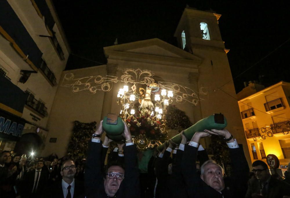 Varios momentos de la procesión que se celebró en honor al apóstol en Benidorm.