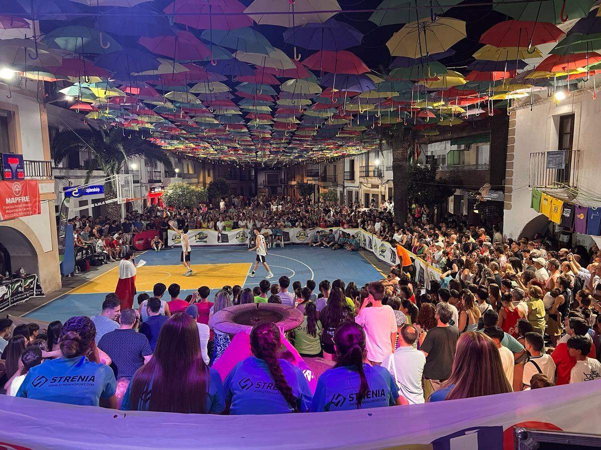 3x3 Baloncesto en la Calle Malpartida de Cáceres.