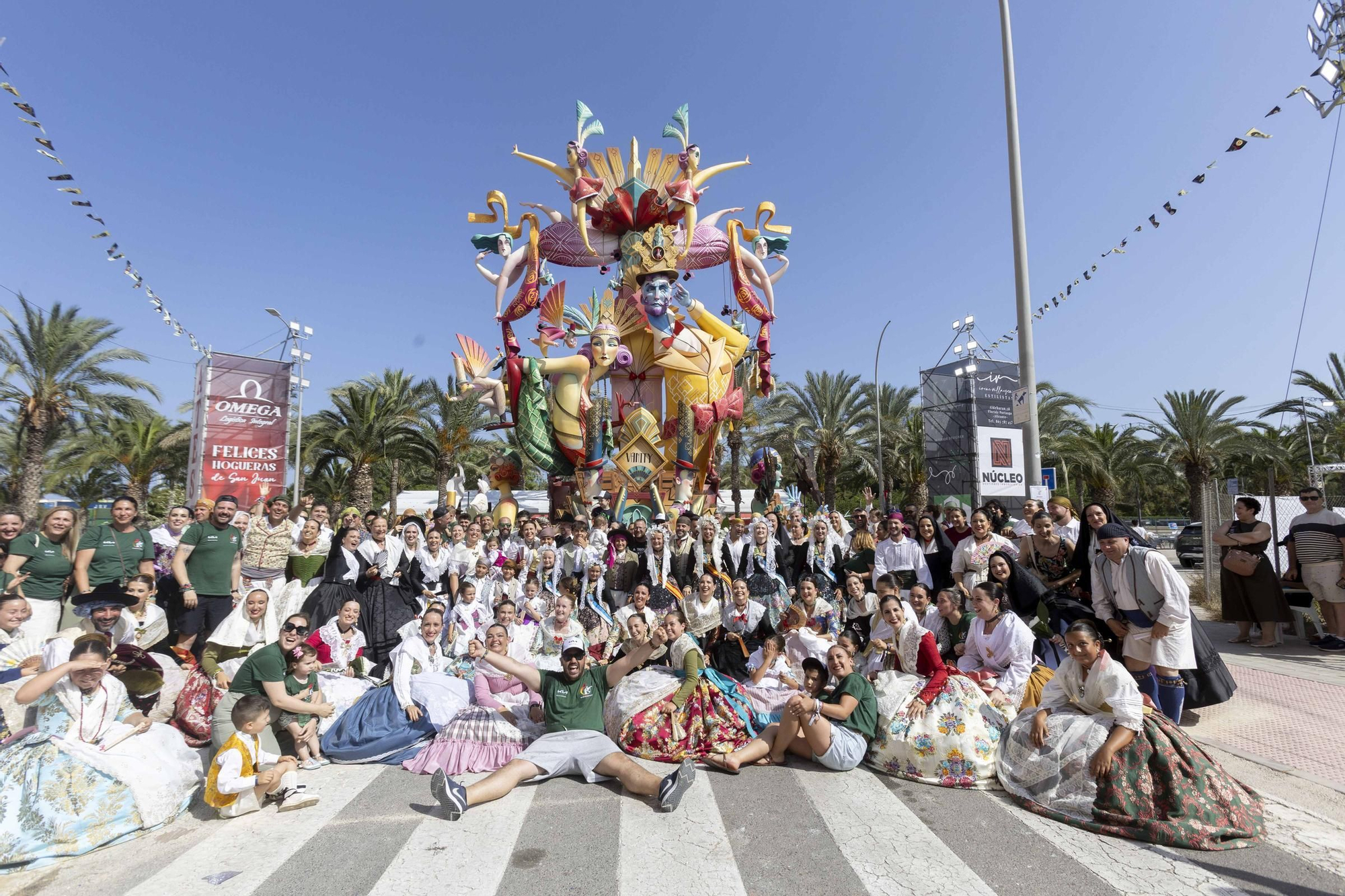 Baver - Els Antigons gana por primera vez el premio a la mejor hoguera de Alicante