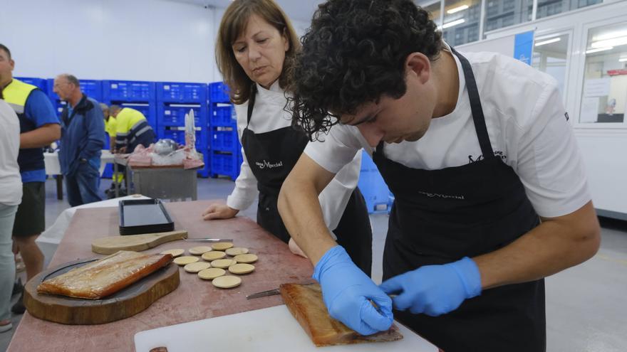 Tres propuestas para cocinar el bonito del norte: así fue el showcooking con la familia Manzano en Gijón