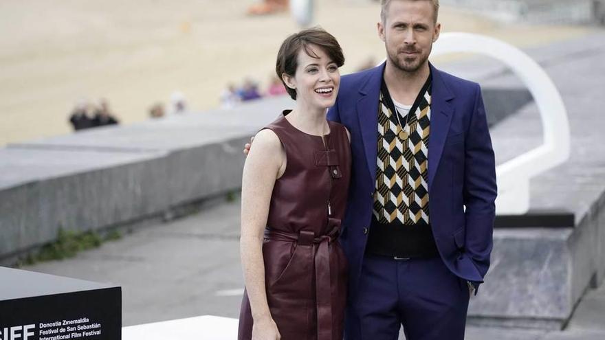 Claire Foy y Ryan Gosling, ayer, en San Sebastián.