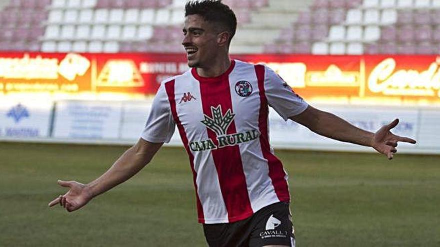 David Álvarez, en plena celebración de un gol.