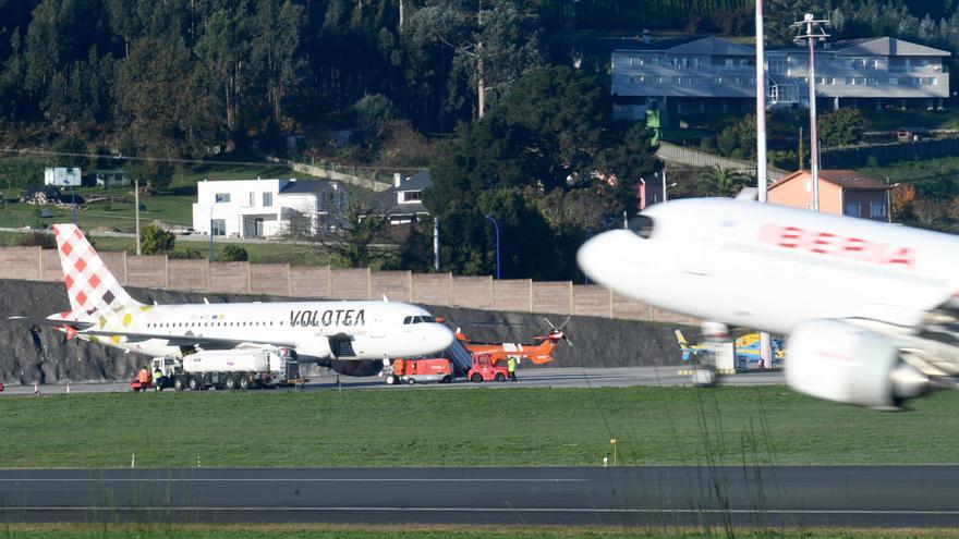 El aeropuerto de A Coruña activa su plan de emergencia al aterrizar con un aviso de bomba que resultó ser falsa alarma