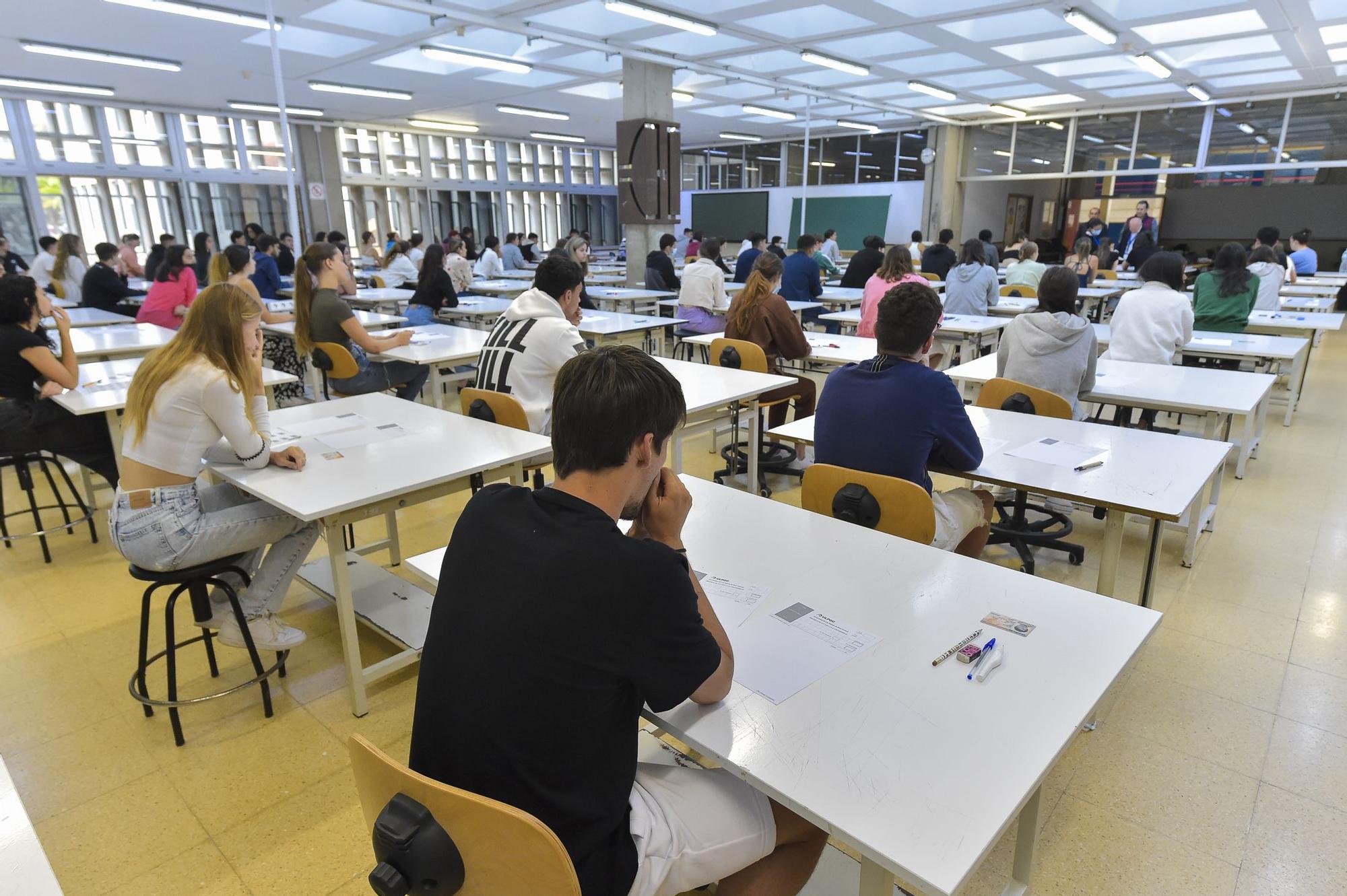 Primer día de la prueba extraordinaria de la EBAU 2022 en la ULPGC