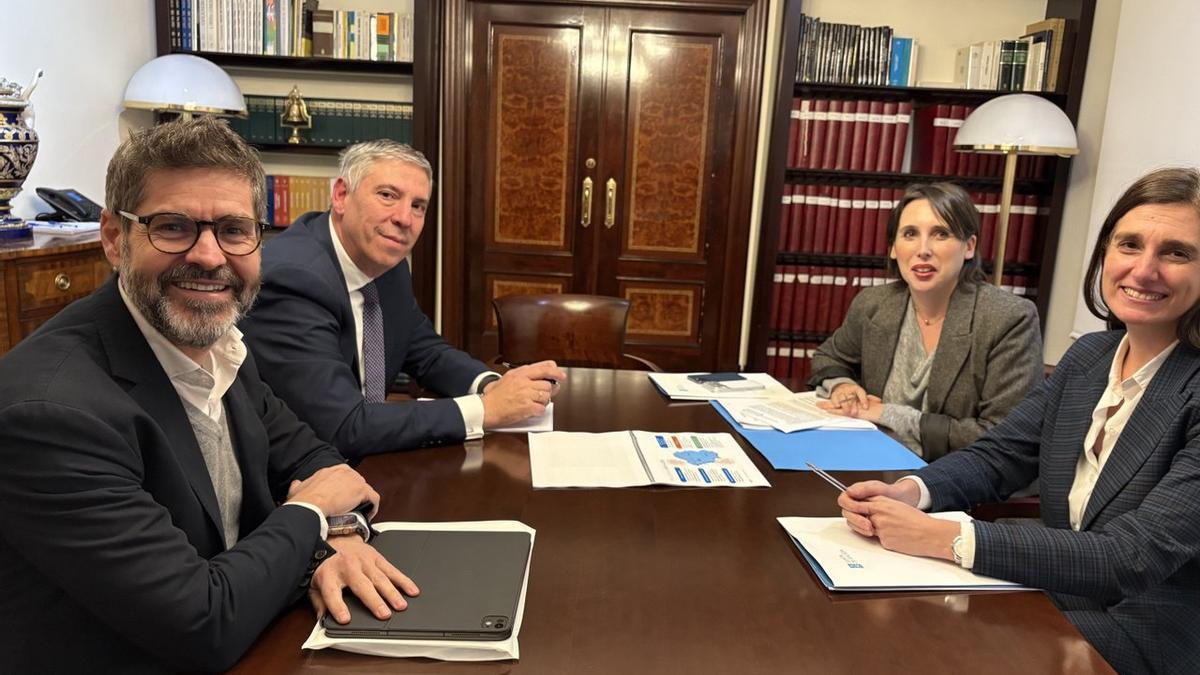 Lorenzana, este martes con responsables de Indra