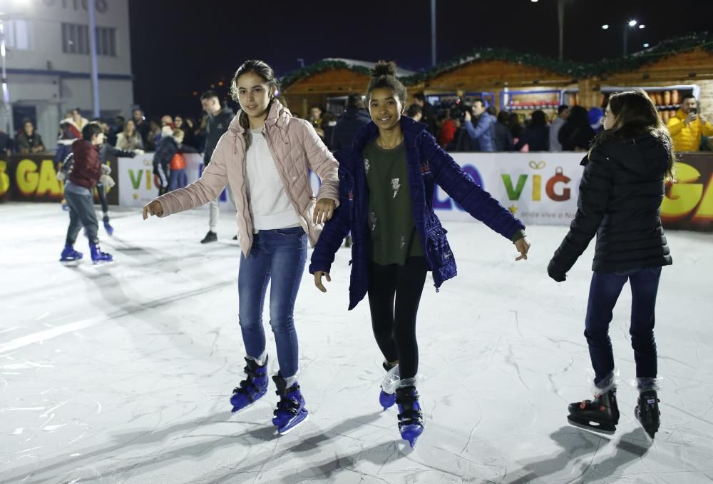 La ciudad inaugura la pista de patinaje al aire libre frente a las instalaciones del Real Club Náutico.