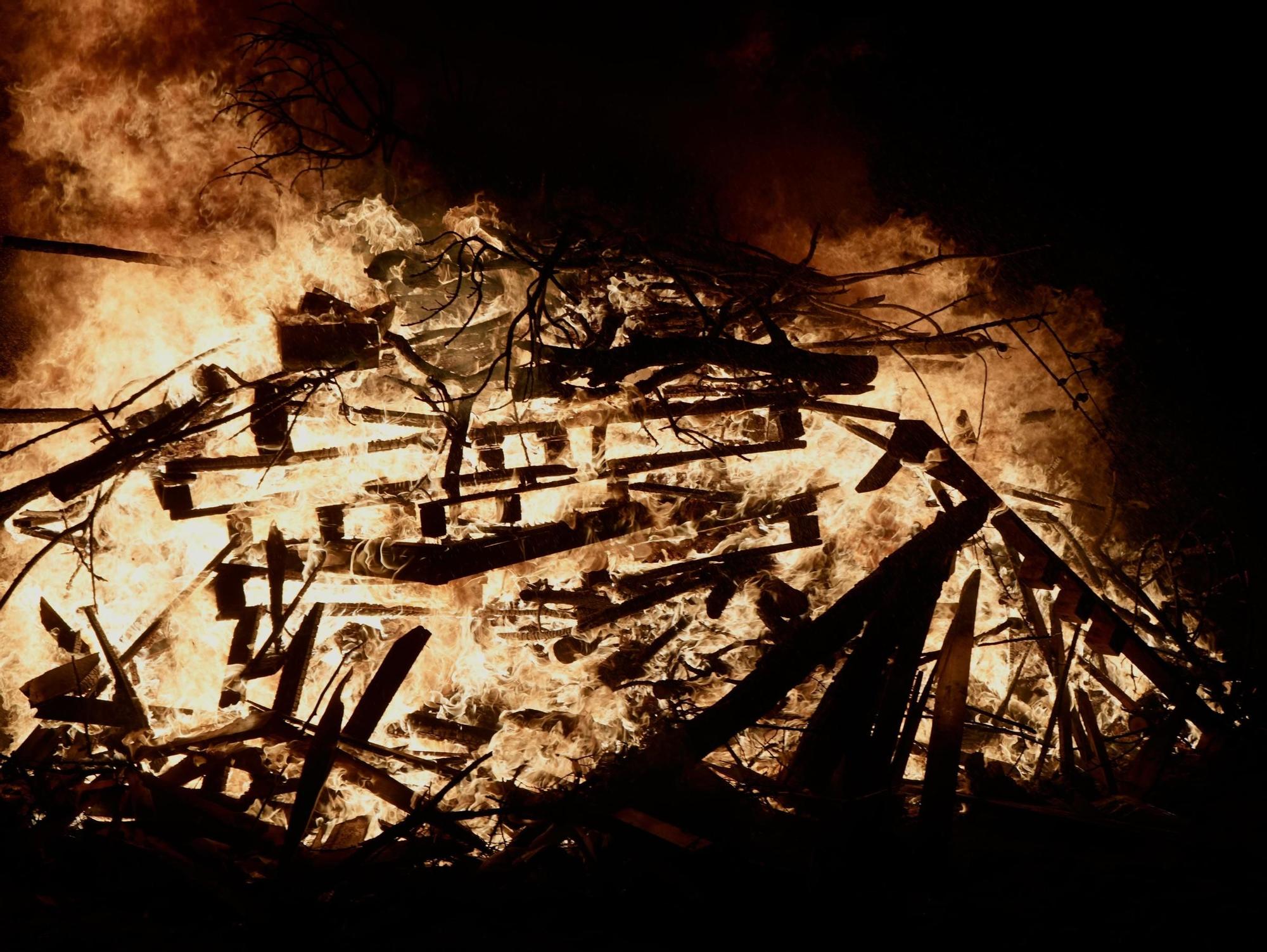 GALERÍA | Así ha transcurrido la hoguera de San Juan en Zamora: adiós a lo malo