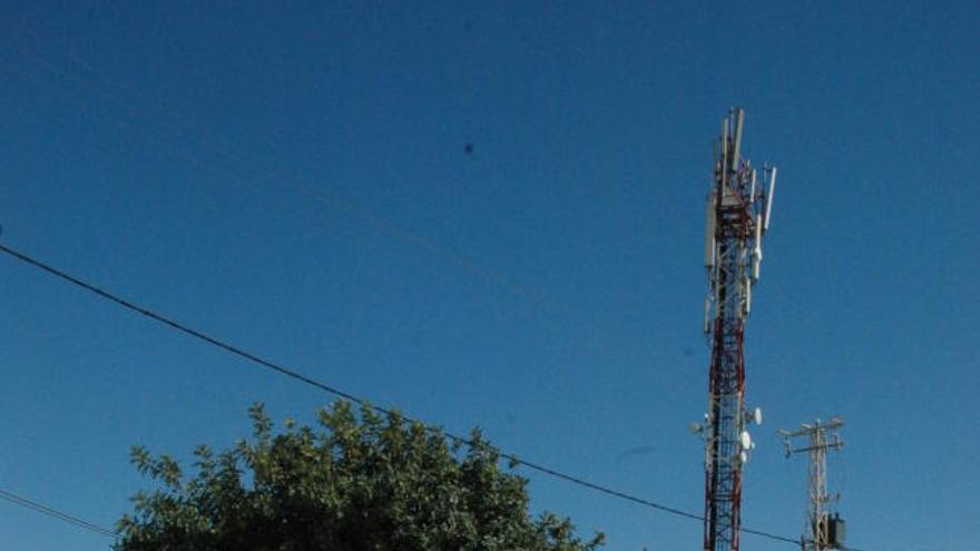 Antena de telefonía móvil en Benajarafe.