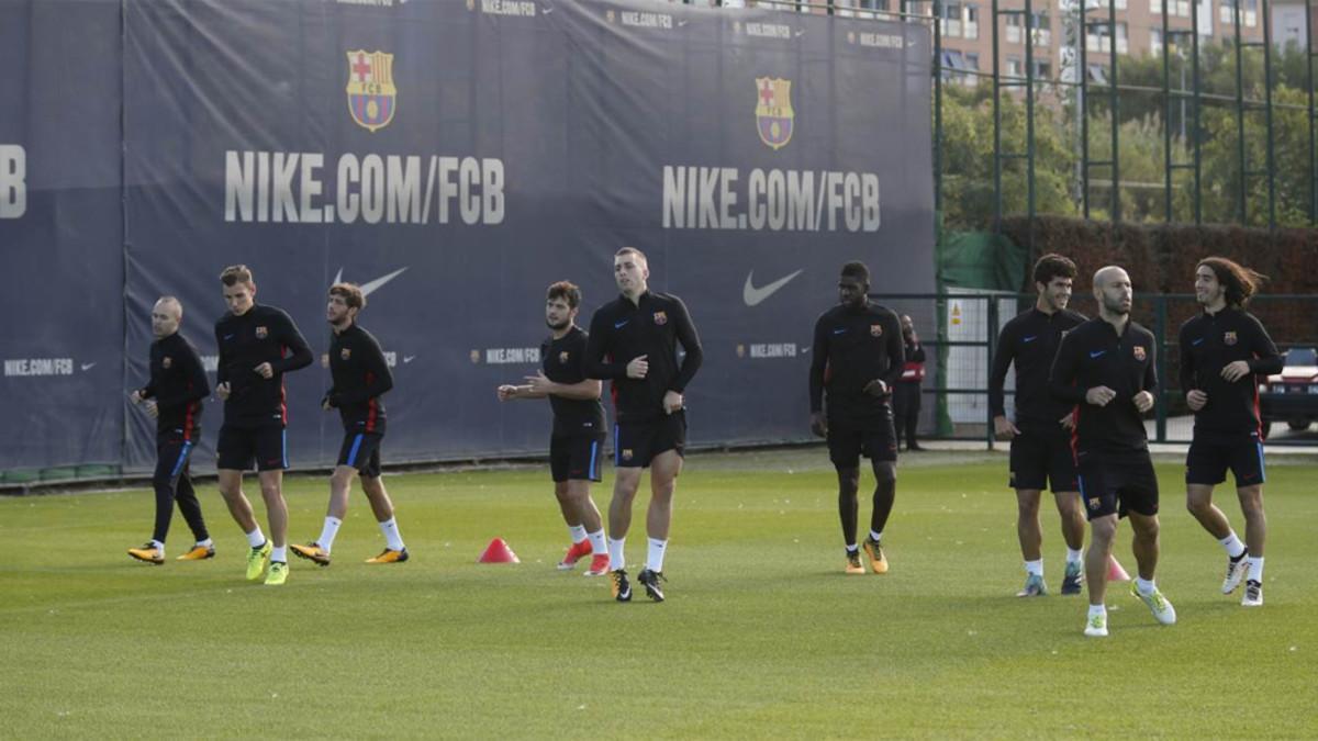 El FC Barcelona se entrenó este domingo con la mirada puesta en el partido de Copa ante el Murcia
