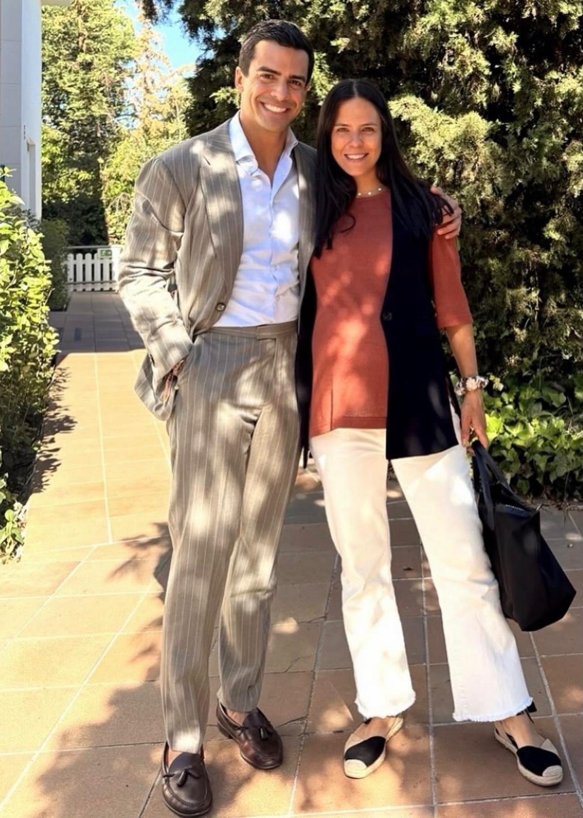 El abogado Juango Ospina y Blanca Sáenz de Pipaón
