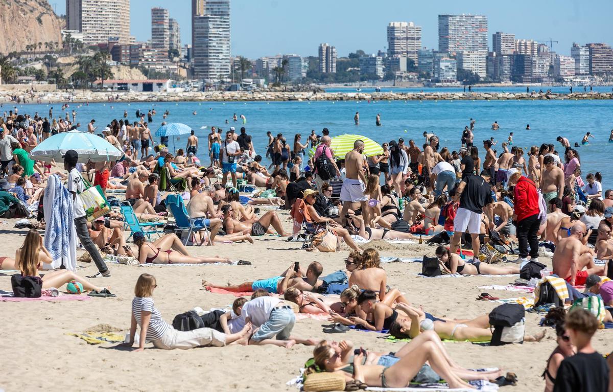 Playas llenas en el Domingo de Pascua