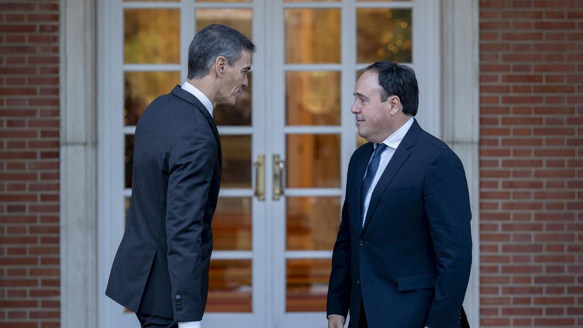 Sánchez y Pérez Llorca, en un encuentro en la Moncloa.