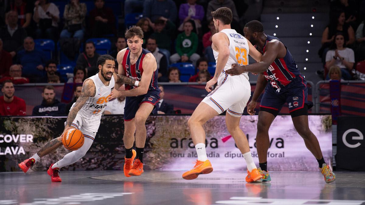 Livingston amb l'esfèric, en una acció del partit.