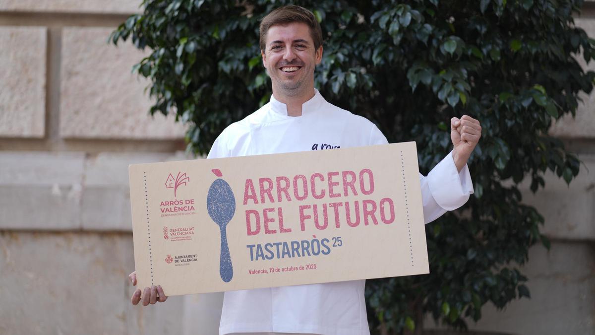 Arturo Roig con el premio Arrocero del Futuro conseguido en el TastArròs 2025.