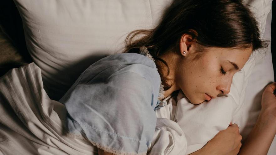 Anar-se al llit i dormir una hora abans pot ajudar-nos a reduir el risc de depressió