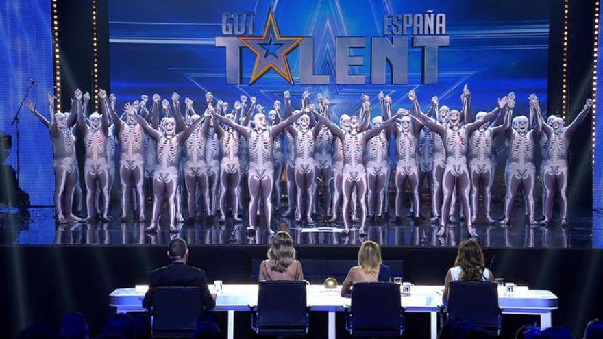 Los componentes de la murga Zeta Zetas en las fases de Got Talent.