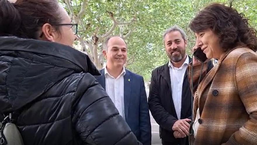 El moment en què ets a casa i et passen la presidenta del Parlament per telèfon