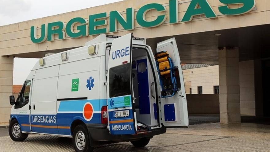 Archivo - Una ambulancia en el servicio de Urgencias del Hospital de Antequera (Málaga)