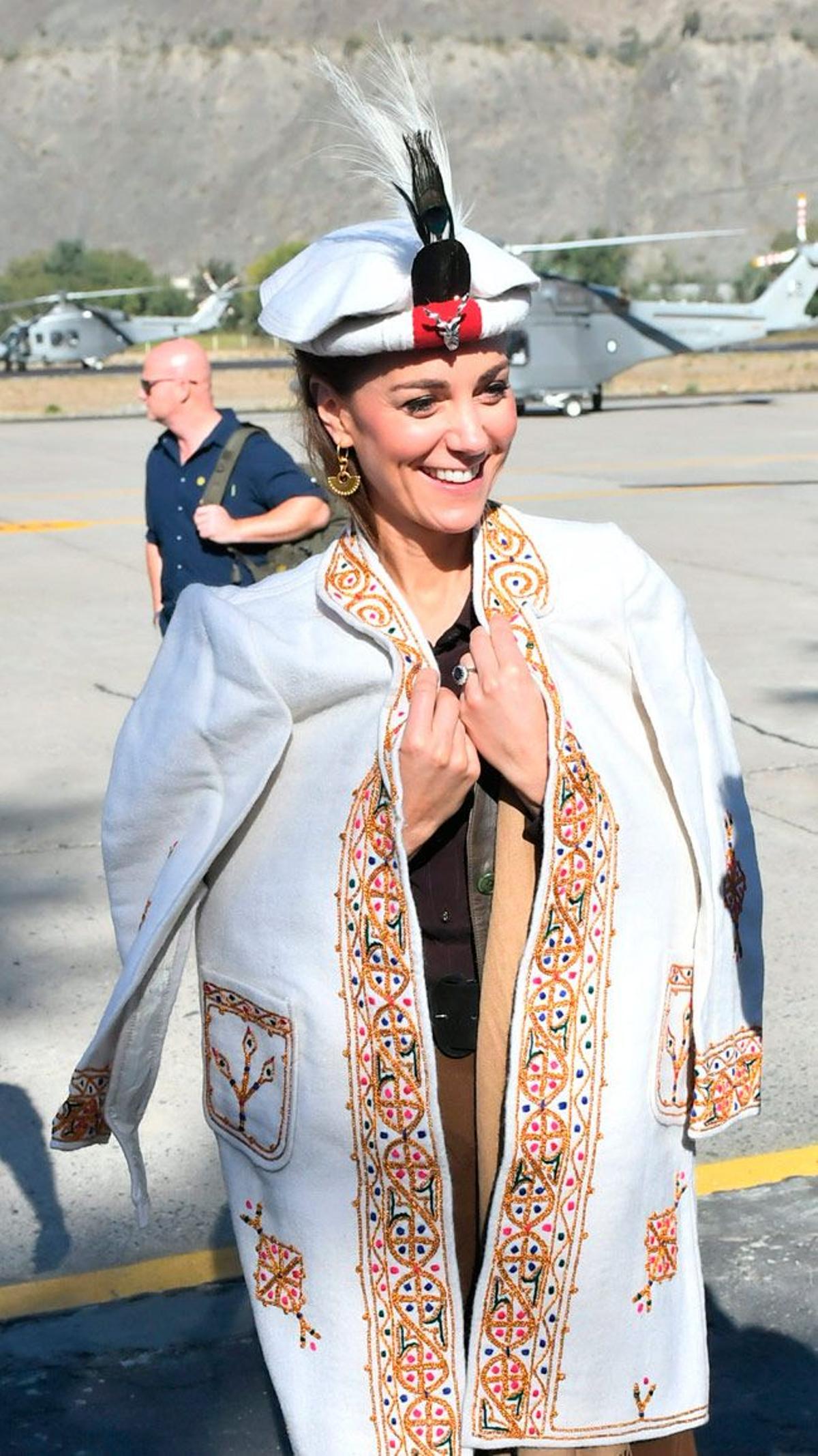 Kate Middleton con un look tradicional pakistaní en su viaje oficial