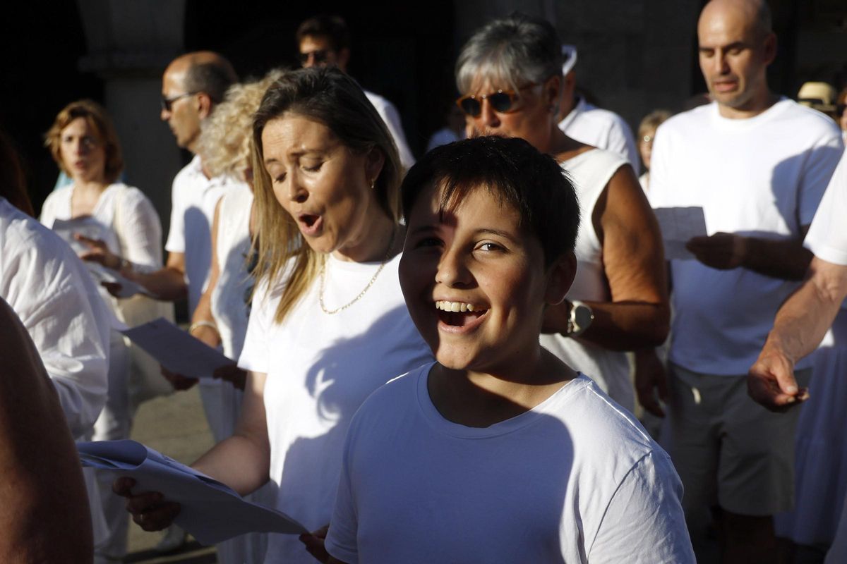 En la acción participaron artistas voluntarios de todas las edades.