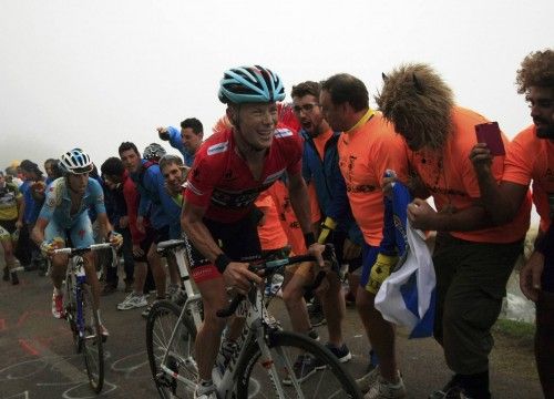 Horner of the U.S. is followed by Italy's Nibali as they climb L'Angliru port during the 142-km 20th stage of the Vuelta