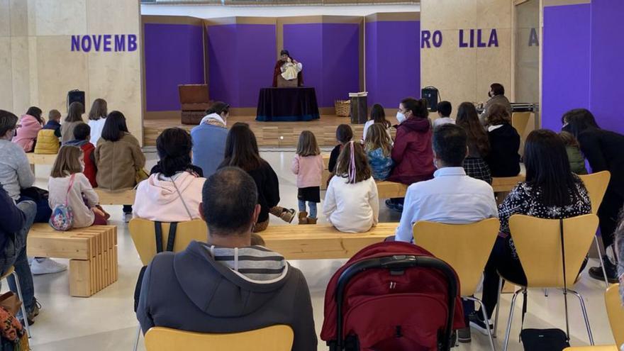 O pasado domingo o centro multiusos de Sabarís acolleu a representación do espectáculo de títeres “A viaxe de Rosalía”.  | // D. P.