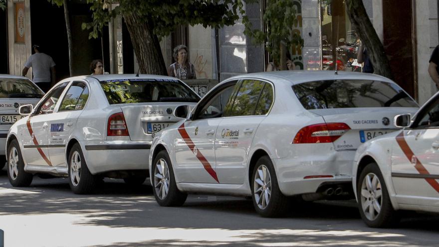 Los taxistas de Cáceres se quejan por el «trato injusto» de la Policía Local