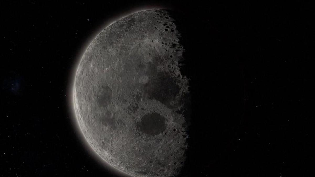 La cara oculta de la Luna, más seca, podría deberse a un antiguo impacto de meteorito, según científicos.