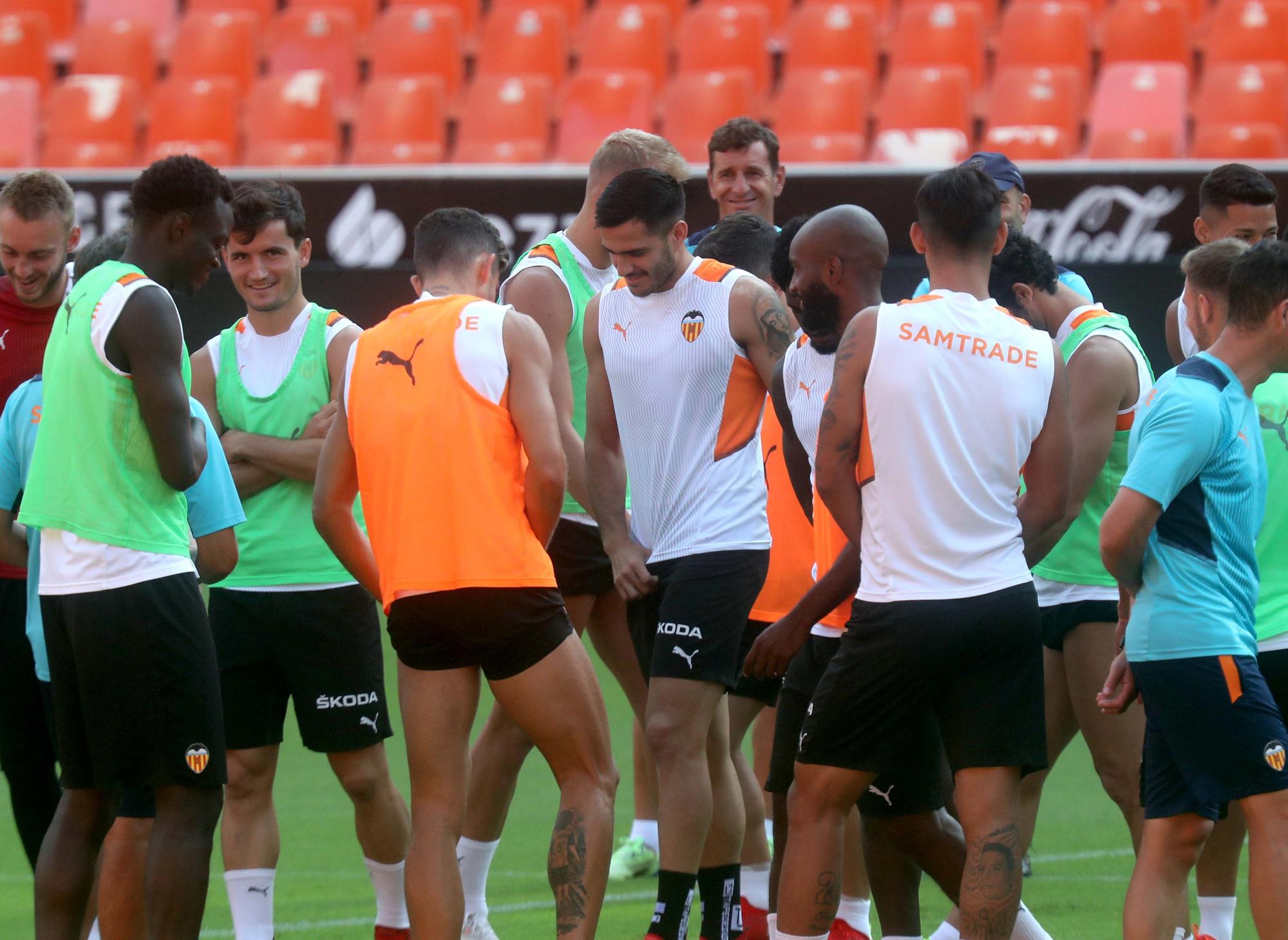 El Valencia CF prepara el partido frente al Real Madrid en Mestalla